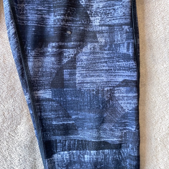 *SOLD* Lululemon Leggings 6 - Picture 4 of 9
